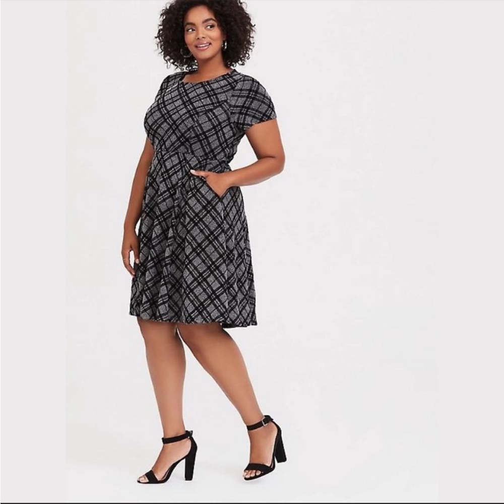 🆕 torrid black and gray plaid sweater-knit skater dress size 3 = 3X = 22/24